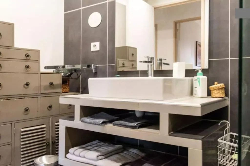 2 Bedrm Flat - Paris Downtown - Near Commodities 0*,  法国