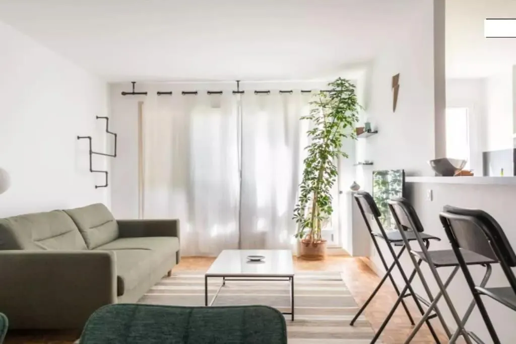 2 Bedrm Flat - Paris Downtown - Near Commodities