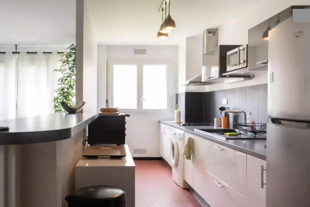 2 Bedrm Flat - Paris Downtown - Near Commodities