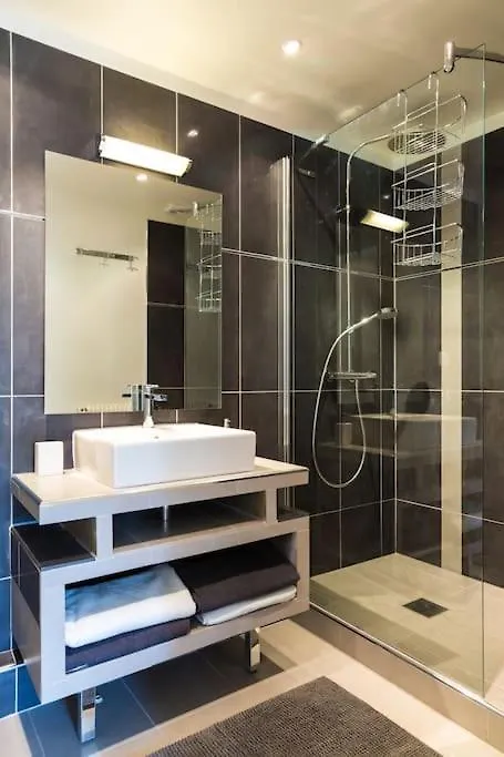 2 Bedrm Flat - Paris Downtown - Near Commodities
